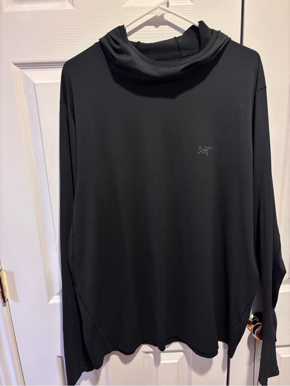 Arc'teryx Men's Black Cormac sun hoody XL